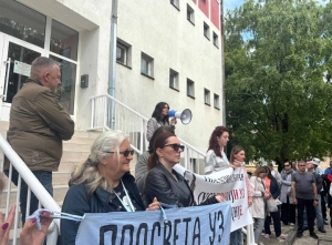 U petak sednica školskog odbora Gimnazije, ispred škole protest podrške profesorkama